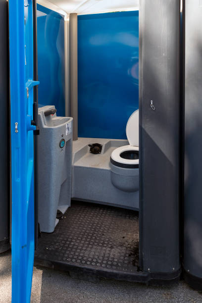 Best Portable restroom trailer rental  in Cleveland, OH