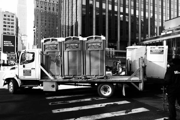 Best Portable toilet rental cost  in Cleveland, OH